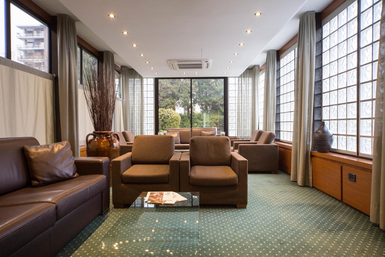 Ascot Hotel
