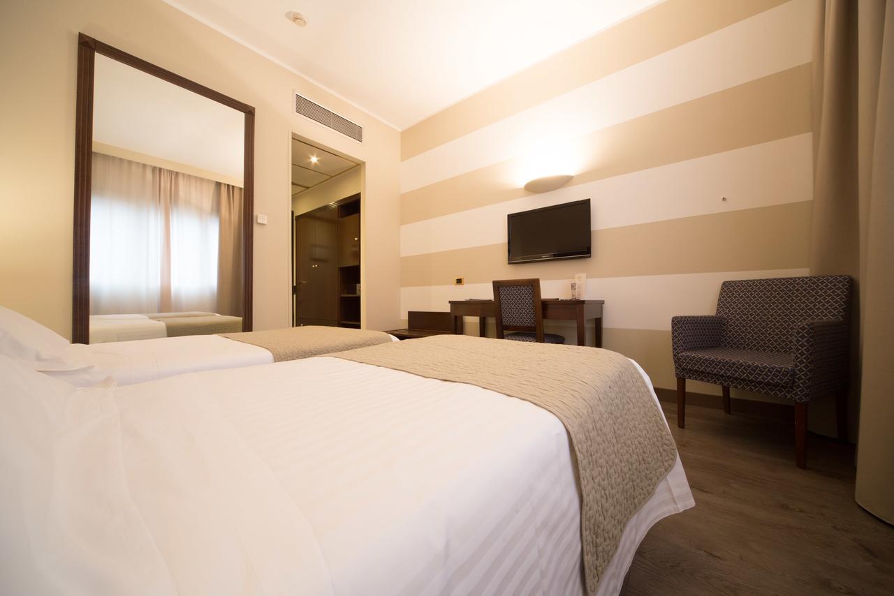 Ascot Hotel