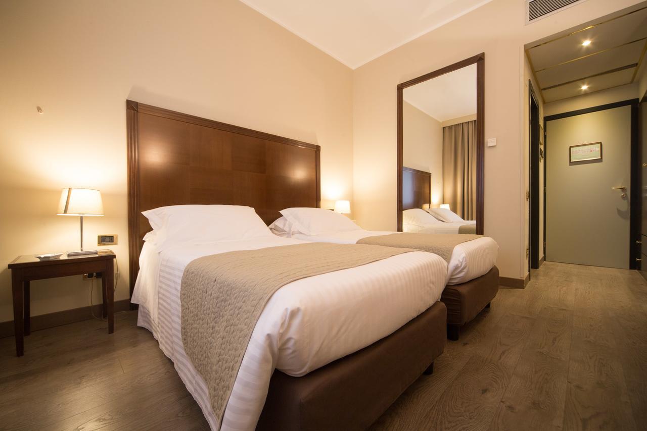 Ascot Hotel